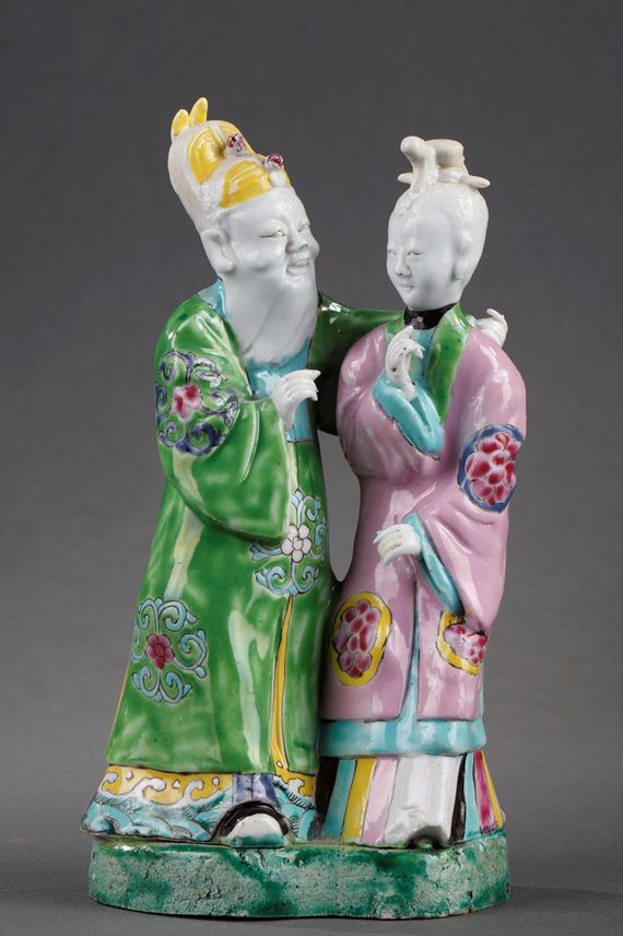Porcelain figures with a Young court lady and probably an old man - Chinese export | MasterArt
